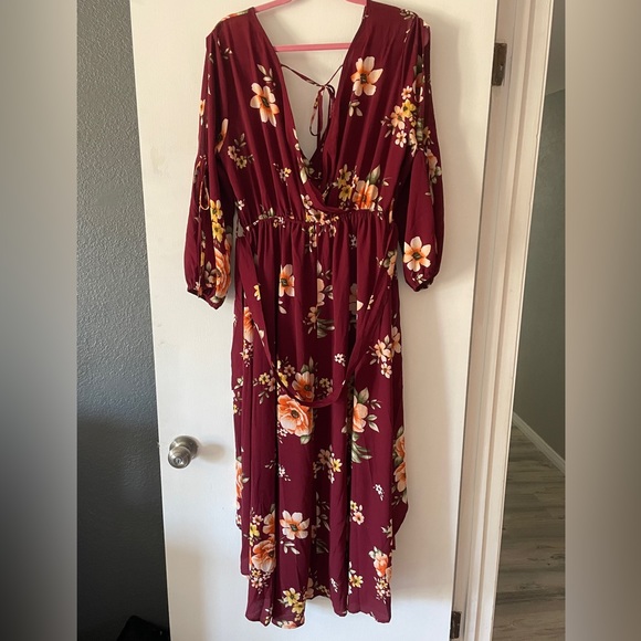 Woman’s dress - Picture 2 of 3